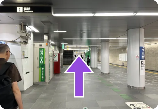 写真の階段へ進みます。